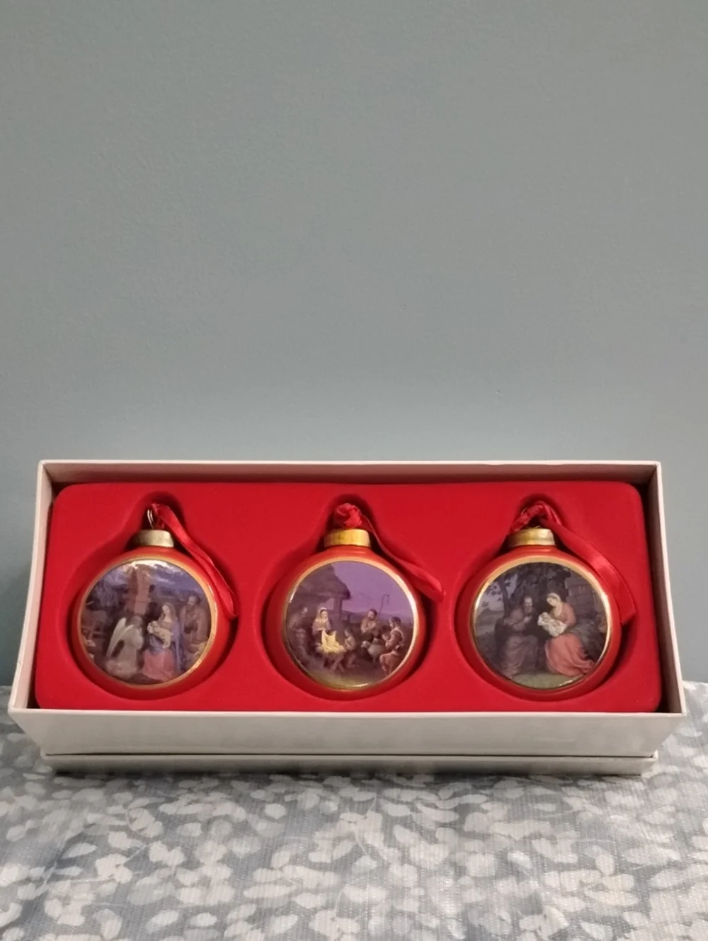 ⭐Rare Vintage Christmas Ornaments 3 Pack Red& Gold Nativity Holiday Trio - Picture 1 of 6